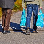 Proibição de disponibilização gratuita de sacos de caixa e reutilização de embalagens